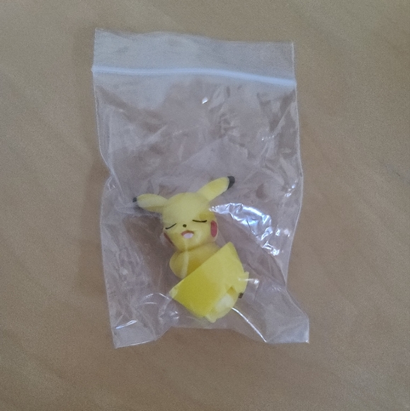 Pokémon Sleeping Pikachu Cable Protector - Picture 5 of 6